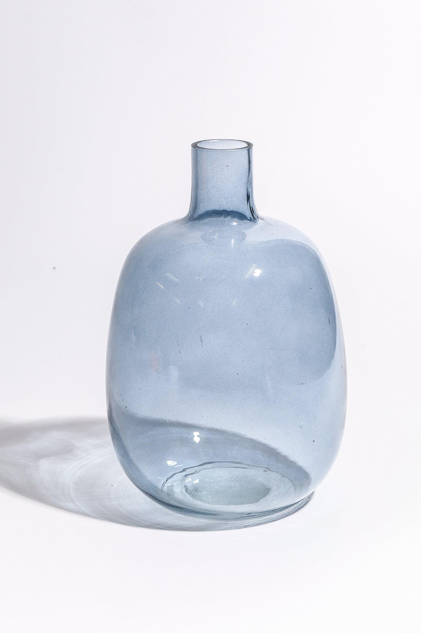 Blue Round Vase – Timeless Elegance, Lasting Quality, and Effortless Style