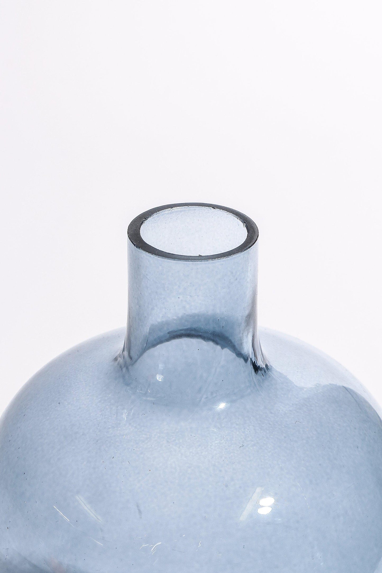 Blue Round Vase – Timeless Elegance, Lasting Quality, and Effortless Style