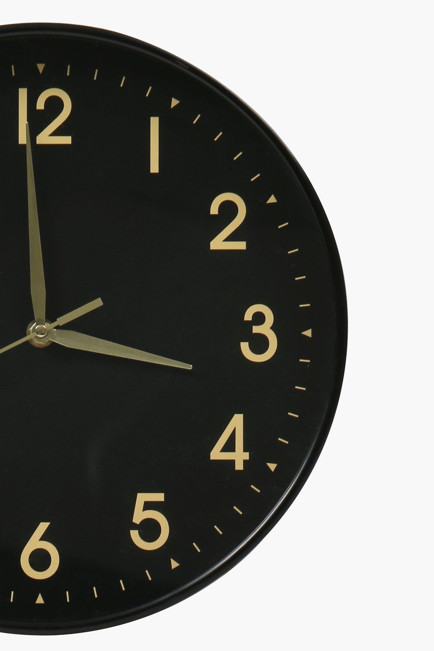 Timeless Look, Trusted Performance – The Clock Your Wall Deserves
