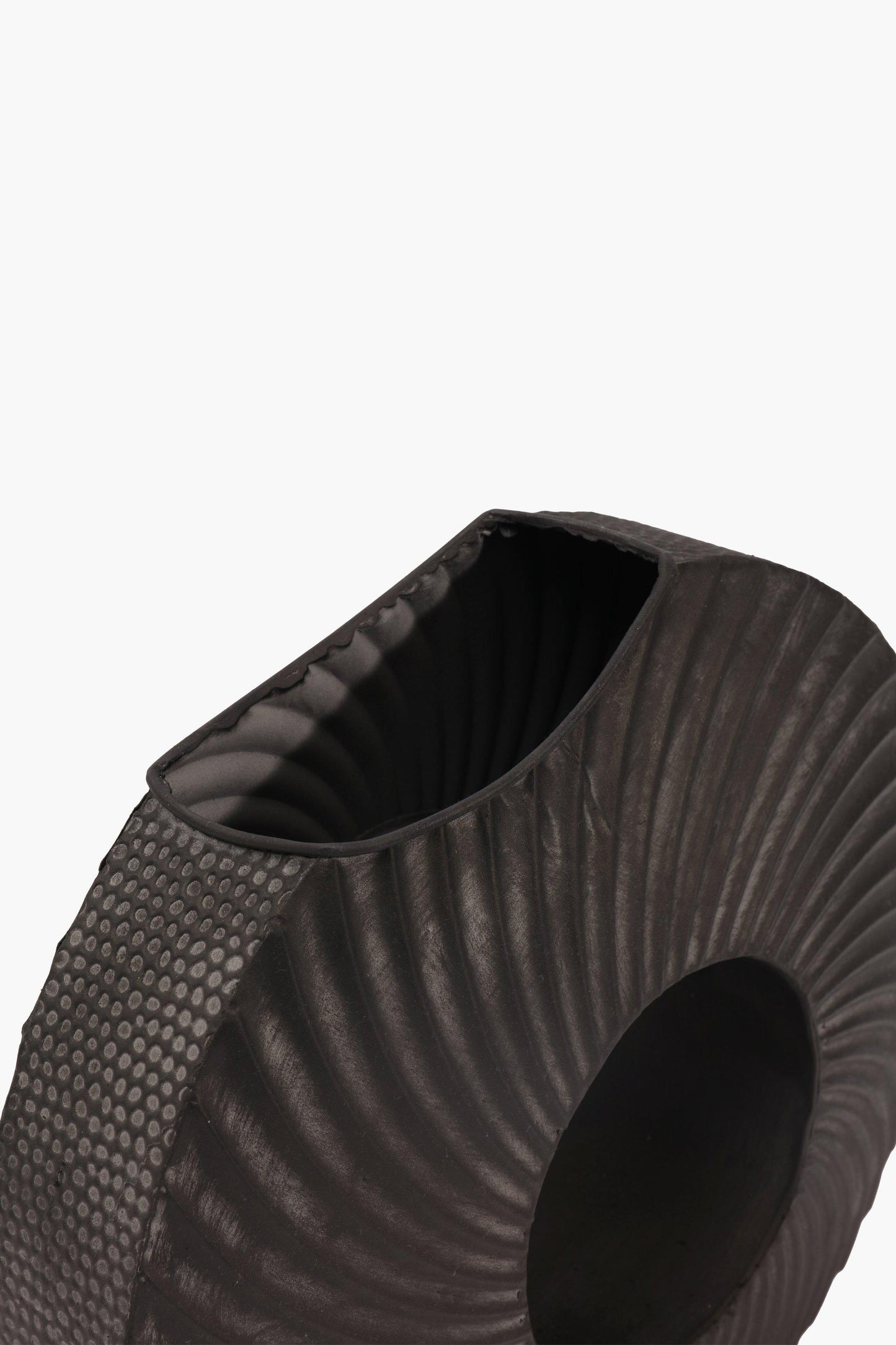 Black Ribbed Circle Vase – Bold Design, Refined Texture, and Lasting Elegance