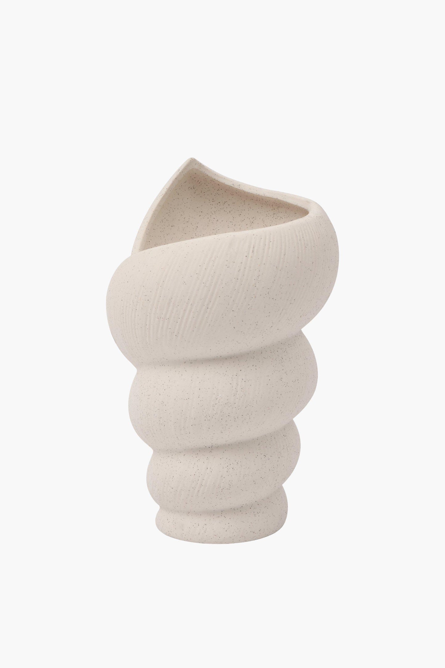 White Seashell Vase – Sculptural Elegance, Premium Material, and Timeless Charm