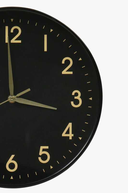 Timeless Look, Trusted Performance – The Clock Your Wall Deserves